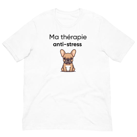 T-shirt blanc pour homme avec illustration de bouledogue français et texte "Thérapie Anti-Stress", idéal pour un look décontracté et humoristique.